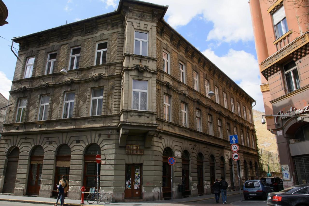 Walnuttree Loft Style Prestige Apartment Budapest Luaran gambar